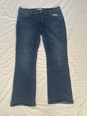 Levi's 515 Boot Cut Jeans Medium Wash Blue Denim Womens 16M Stretch